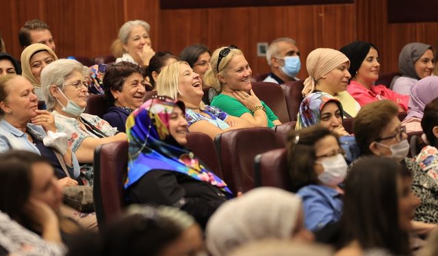 Konak’ta “Güçlü kadın, güçlü anne, güçlü çocuk” konuşuldu