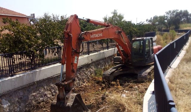 Menderes Belediyesi sel ve taşkınlara karşı çalışmalarını hızlandırdı