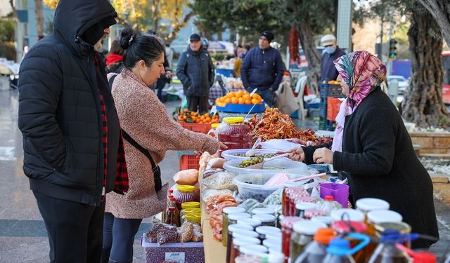 Kadınların emekleri rengarenk tezgahlarda