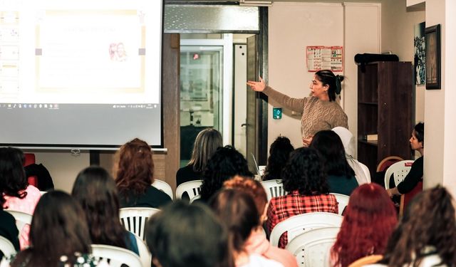 Bayraklı’da öğrencilere sağlıklı yaşam semineri