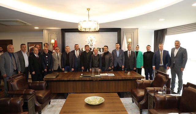 AK Parti İzmir’den Oda Başkanlarına rozet