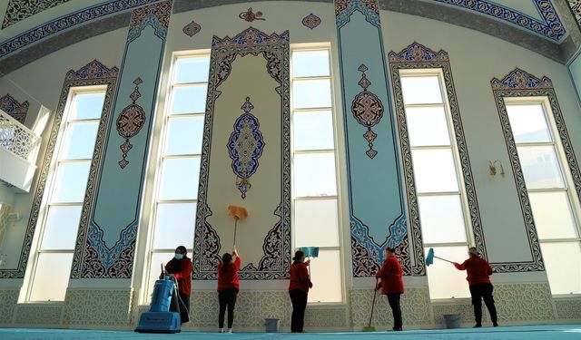 Menderes Belediyesi’nden Ramazan öncesi camii temizliği