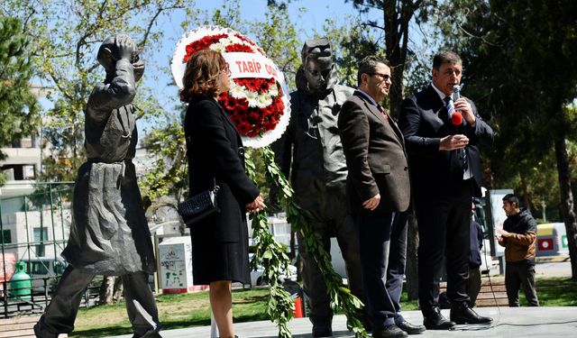 Pandemi de yaşamını yitiren sağlık çalışanları Karşıyaka'da anıldı