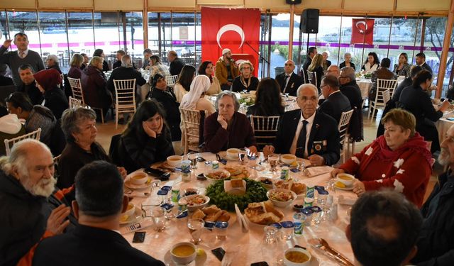 Foçada şehit yakınları gaziler ve aileleri için iftar