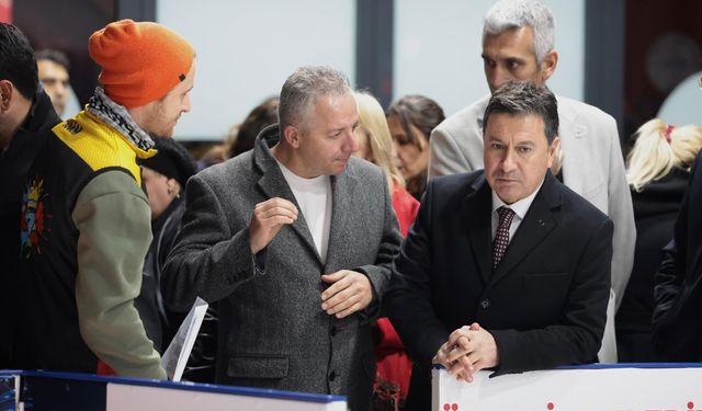 Muğla’da Yeni Yıl Coşkusu Buz Paten Pistiyle Başladı