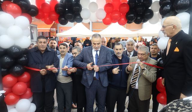 Ucuz ve Kaliteli Giyimin Yeni Adresi Moda BYR Çiğli'de Açıldı