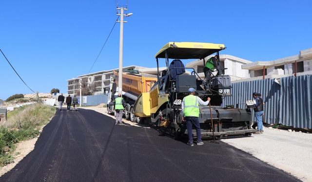 Çeşme’nin yolları yaza hazırlanıyor
