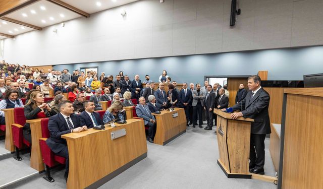 Başkan Tugay Büyükşehir Belediyesi personeliyle bayramlaştı