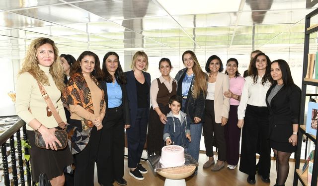 Çiğli Belediyesi’nden Vefa Örneği: Özge Polat’a Doğum Günü Sürprizi