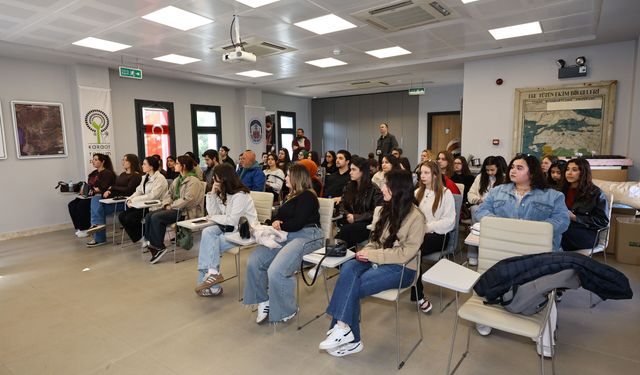 GENÇLER KARİYER YOLCULUĞU İÇİN EFES TARLASI YAŞAM KÖYÜ’NDE BULUŞTU