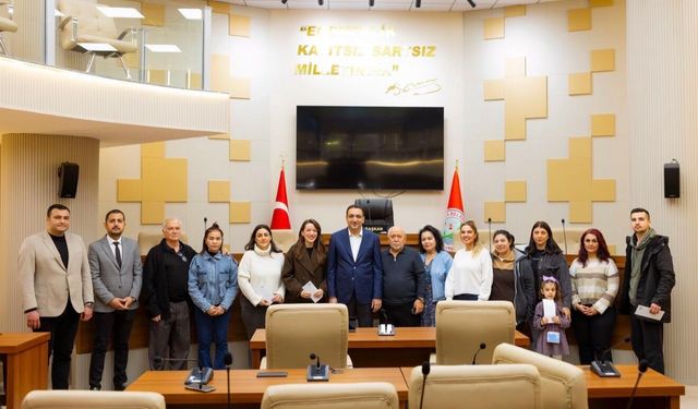 BAŞKAN YİĞİT,  YENİ EVLENEN ÇİFTLERE   DESTEK KARTLARINI TESLİM ETTİ