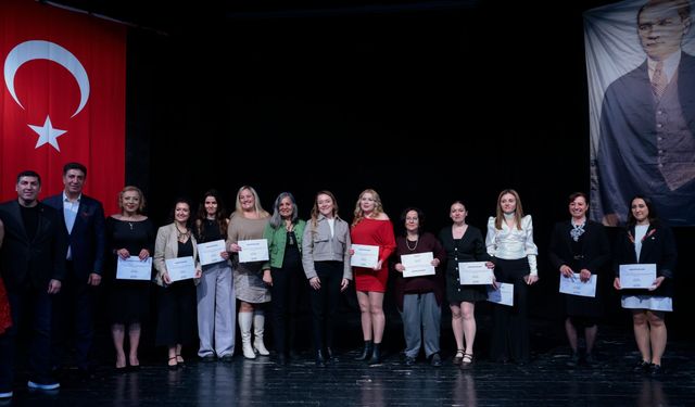 Konak’tan Yaşlılara Saygı Haftası’nda gençlere taş çıkaran performans