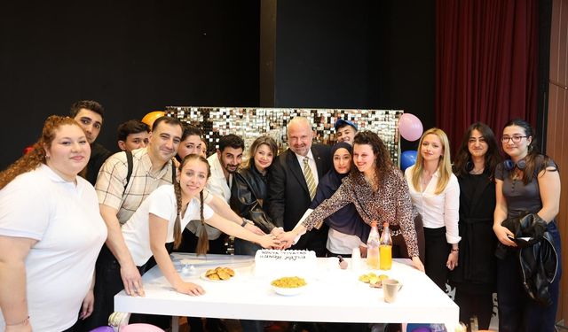 Menemenli oyuncular sahnede yıldızlaştı