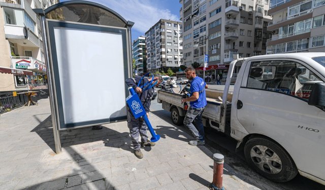 ESHOT’tan duraklarda temizlik hareketi