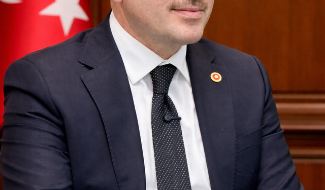 AK Partili Kırkpınar’dan Tugay’a Sert Eleştiri: “İzmir Hizmet Bekliyor, Siyaset Değil”