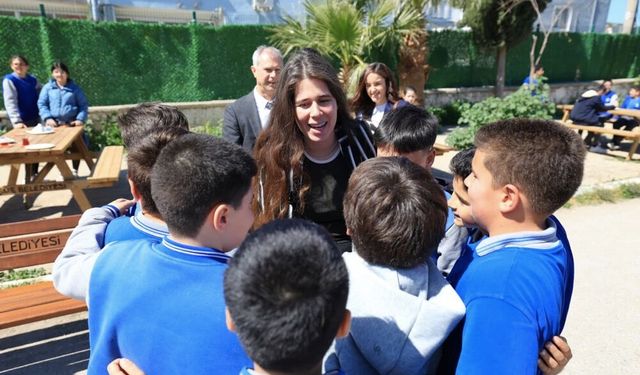 Çeşme Belediyesinden okullara sosyal alan desteği