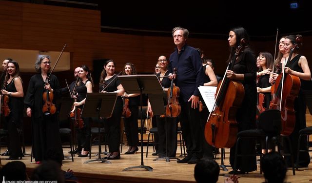 İzmir Oda Orkestrası’ndan unutulmaz gece