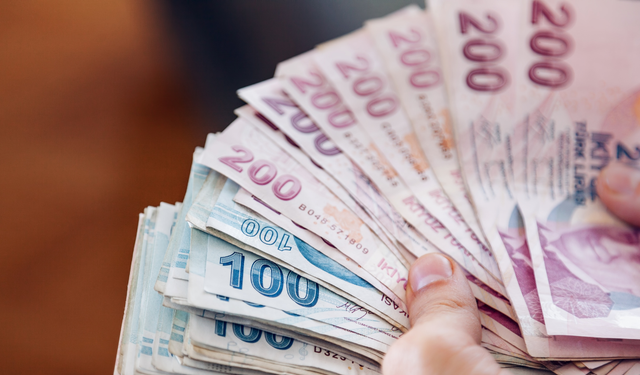 Emeklilere Bayram Öncesi Çifte Ödeme: Maaş ve İkramiye Tarihleri Açıklandı