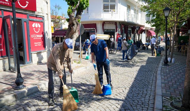 Güzelbahçe’de Bayram Öncesi Büyük Temizlik Seferberliği