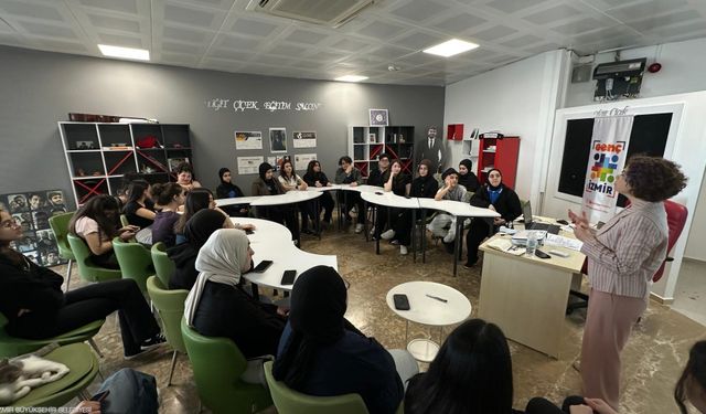 Dijital tuzaklara karşı gençlere kalkan