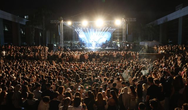 Üniversitede Menemen Belediyesi rüzgarı esti