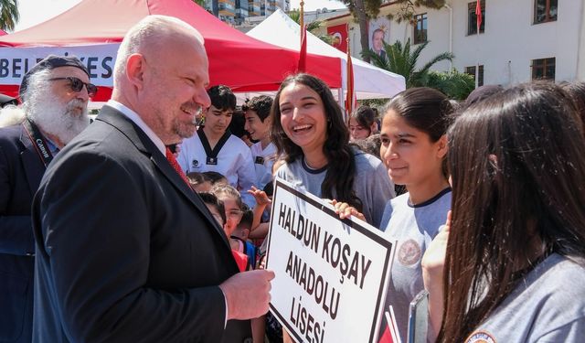 Pehlivan'dan 19 Mayıs mesajı: Gençliğin yanında olmak, geleceğe sahip çıkmaktır