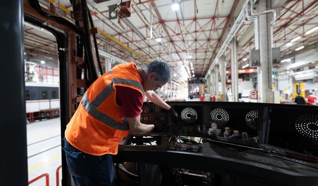 İzmir Metro araçlarını kendi gücüyle yeniliyor