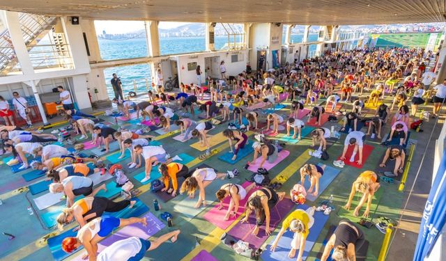 Körfez’in mavisinde 400 kişilik yoga buluşması