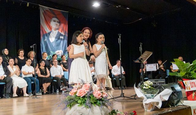 Karşıyaka’da sahne özel bireylerin:  Bir Nota Bir Gülüş korosundan muhteşem konser