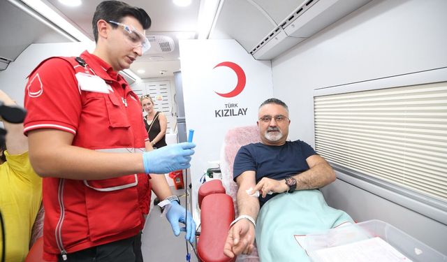 Karşıyaka’da anlamlı kampanya: Mahallenin gücü kan bağışıyla büyür!