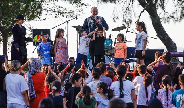 Çocuklar Kadifekale’de doyasıya eğlendi