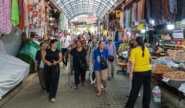Kültür gezileriyle İzmir’i keşfettiler