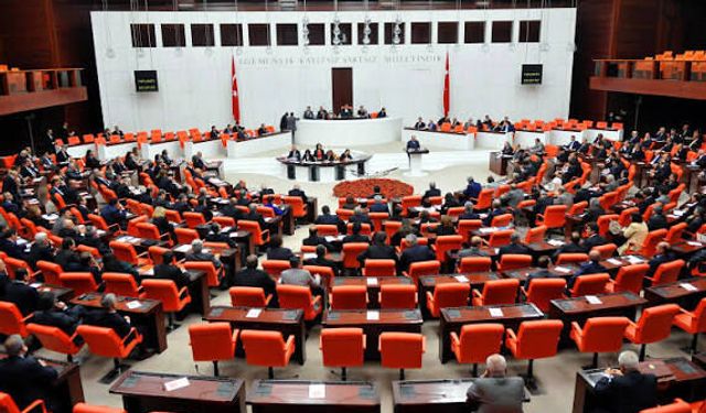 Özgür Özel'den Yeni Parti Mesajı: "Resmi Adımlar Temmuz Sonu, Ağustos Başında"