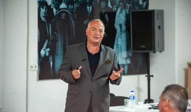 ‘İzmir Baba’ Karşıyaka’da özlemle anıldı