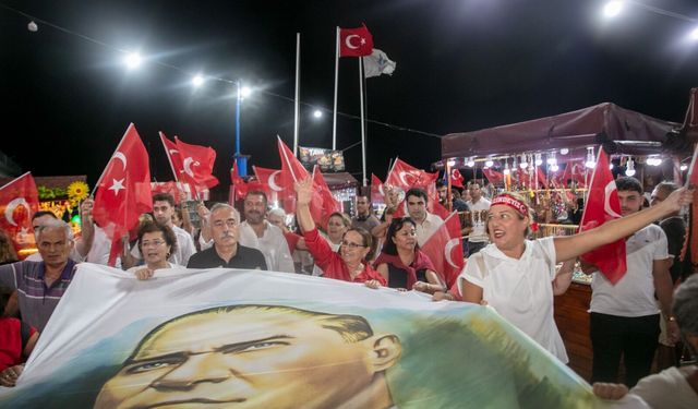 GÜZELBAHÇE’DE 30 AĞUSTOS COŞKUSU