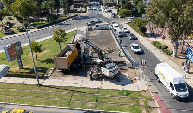 Körfez’e açılan Poligon Deresi’nde dip temizliği