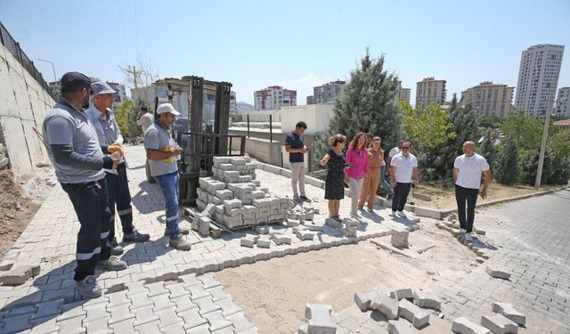 Karşıyaka’da yollar yenileniyor, kent güzelleşiyor