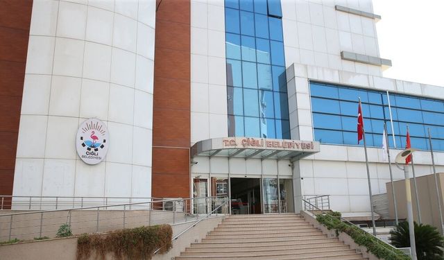 Çiğli Belediye Başkanı Onur Emrah Yıldız’ın Makam Aracına Silahlı Saldırı