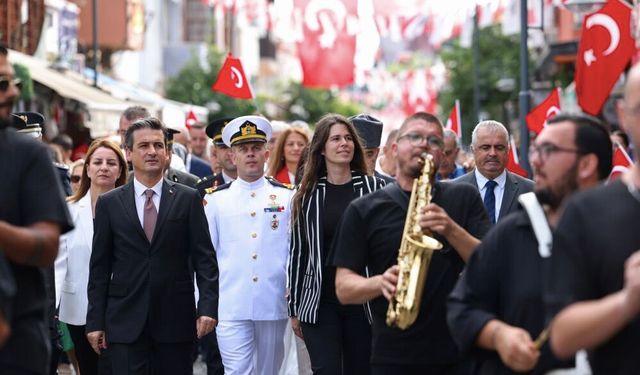 Çeşme kurtuluşunun 104. yılını gururla kutladı