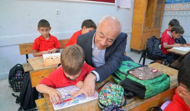 Seferihisar Belediyesi’nden öğrencilere kırtasiye desteği