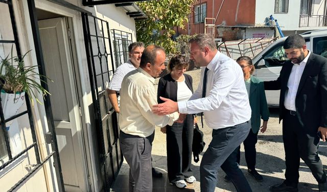 CHP İZMİR İL BAŞKANI UTKU GÜMRÜKÇÜ: “MUHTARLARIMIZI DİNLİYOR, MAHALLELERİN SORUNLARINA BİRLİKTE ÇÖZÜM ARIYORUZ”