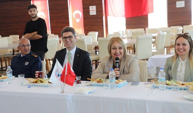 Menderes’te Muhtarlar Günü Kutlandı