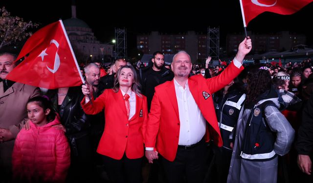Menemen'de on binler, Cumhuriyet coşkusuyla buluştu