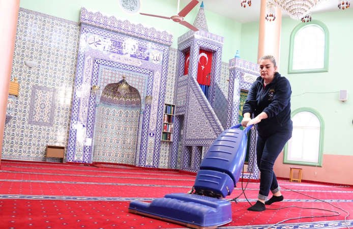 Çiğli’de Bayram Öncesi İbadethanelerde Kapsamlı Temizlik