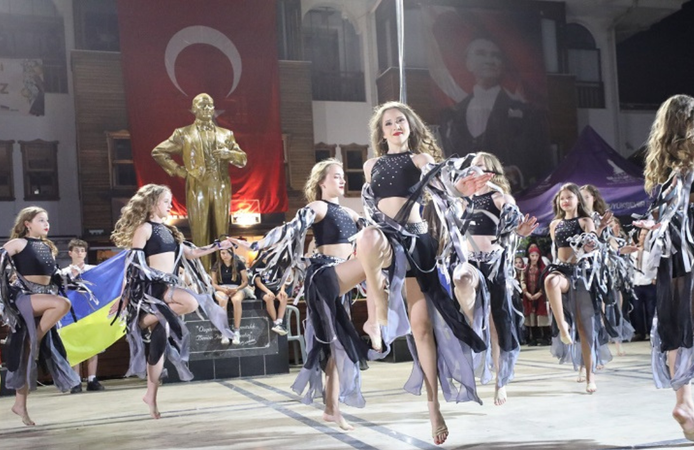 Menderes’te Çiçek Gibi Festival Gerçekleşti