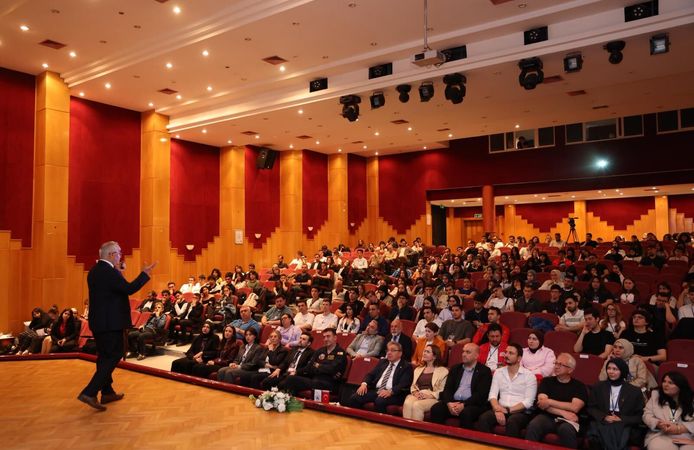 DEÜ’DE TÜRK HAVACILIĞININ DÜNÜ, BUGÜNÜ VE YARINI KONUŞULDU