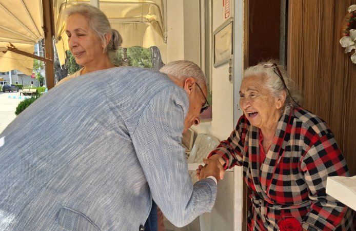 HUZUREVİNDE DUYGU SELİ