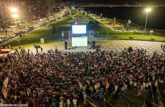 İzmir'de dünya kupası heyecanı dev ekranlarda yaşanacak