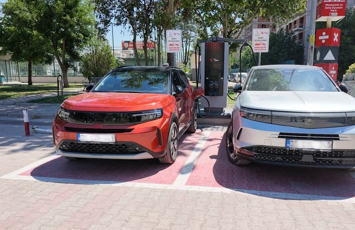 BAYRAKLI’DA 10 NOKTADA 20 ŞARJ ÜNİTESİ