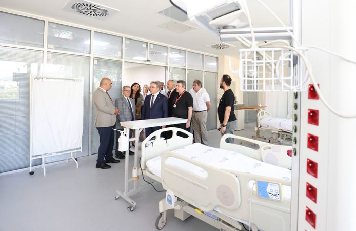 DEÜ HASTANESİ YOĞUN BAKIM ÜNİTESİ YENİLENDİ:  YATAK KAPASİTESİ 34’E YÜKSELDİ!